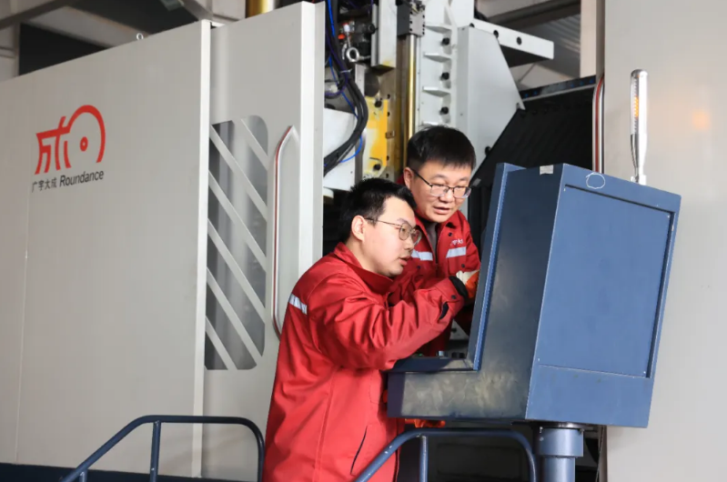 从被“卡脖子”到争得“话语权”的逆袭！“临港造”高端数控精密磨床突围