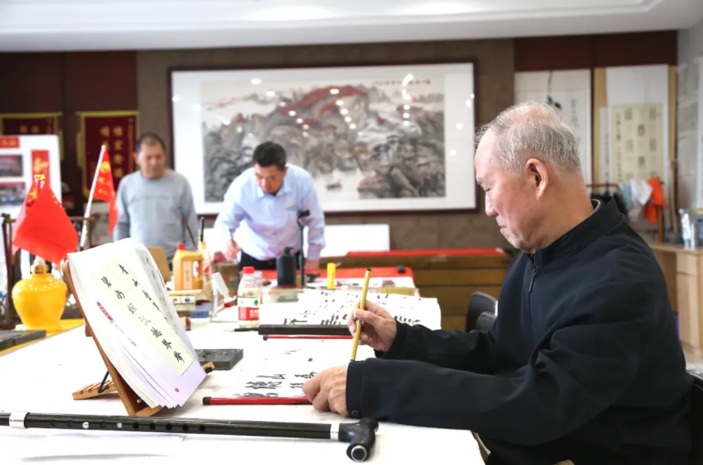 临港区构建多元养老模式，托起幸福“夕阳红”