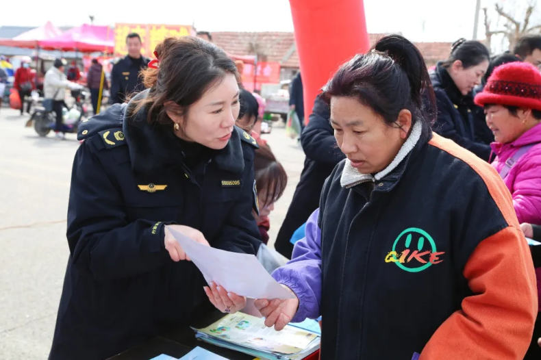 “3·15”宣传进大集 把“放心消费”送到百姓家门口