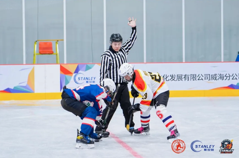 全国3-on-3青少年冰球公开赛（威海赛区）在临港区举行
