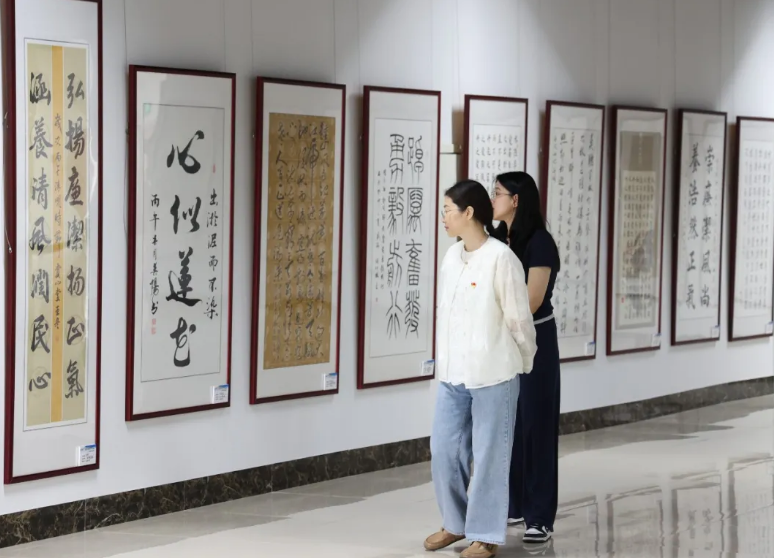 笔墨绘清风 丹青颂党恩！临港区廉洁主题书画展今日开展