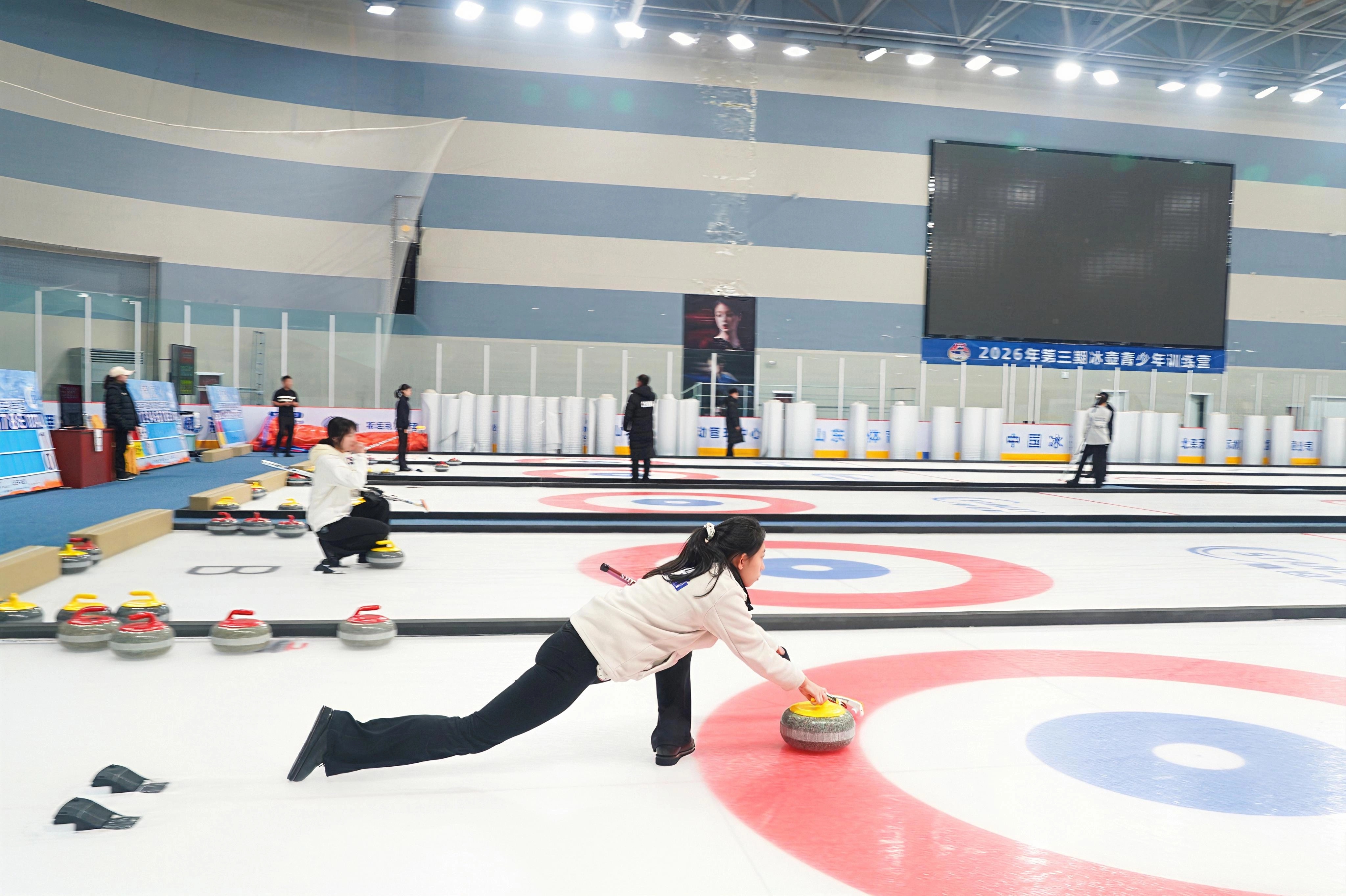 冰壶项目首次走进临港区！威海冰上运动中心迎来“冰上国际象棋”首秀