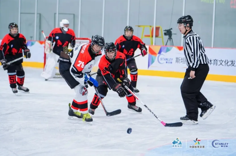 冰球馆升级归来 助推冰雪运动“四季常热”