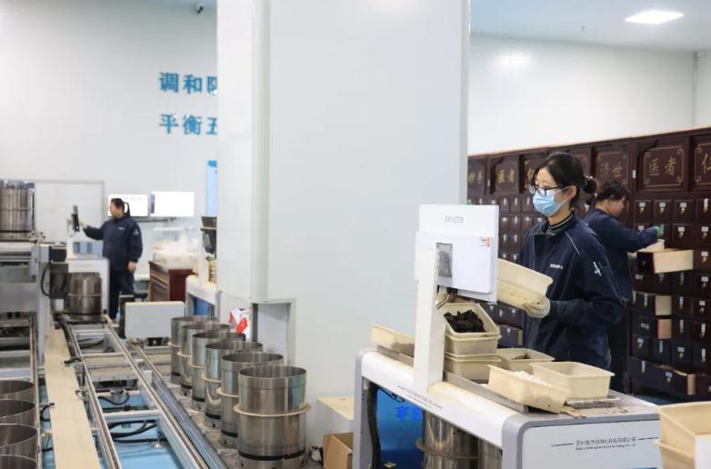 干劲“满格”！中药智造企业抢生产、赶订单